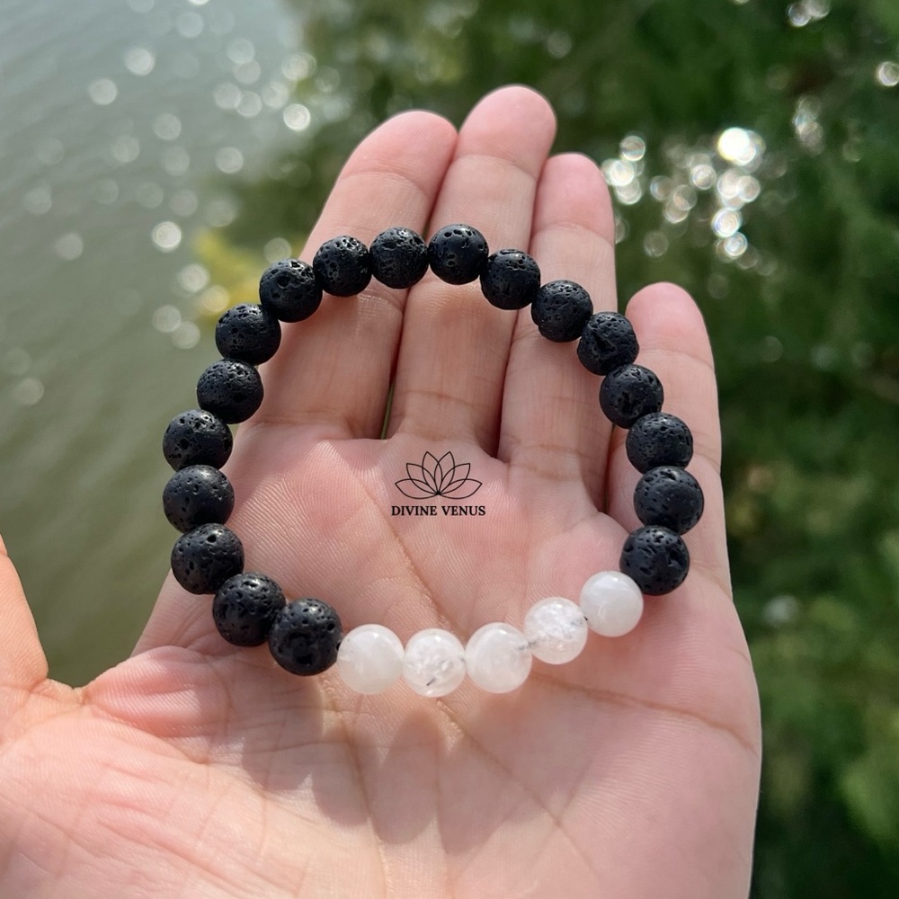Lava Rock & Clear Quartz Diffuser Bracelet 🫶🏼